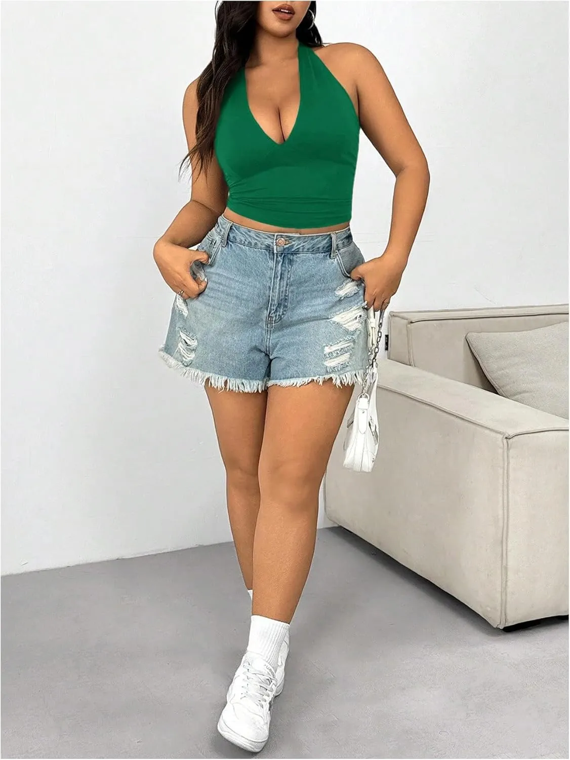 SOLY HUX Women's Plus Size Sexy Halter Deep V Neck Tank Top Backless Sleeveless Slim Fitted Going Out Crop Tops